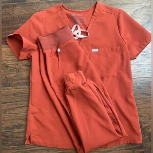 Figs high waisted Zamora and Caterina one pocket scrub top seat in color Auburn